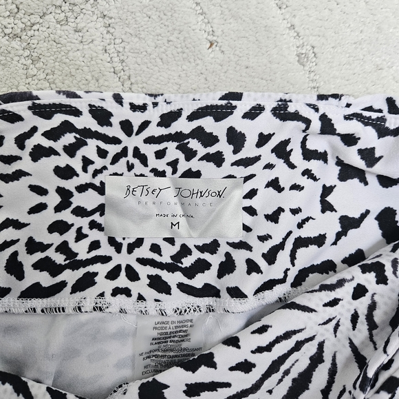🐆Betsey Johnson Medium Leopard Face Black and White Athleisure Legging - Picture 3 of 6